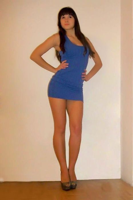 Pretty Girls in Tight Dresses (50 pics)