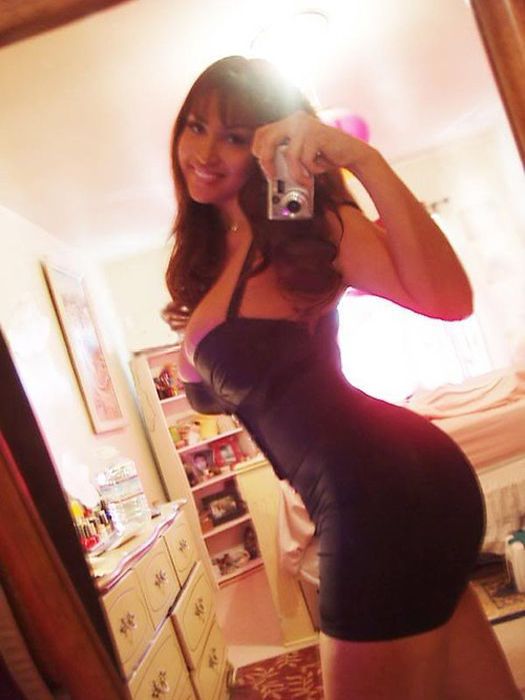 Pretty Girls in Tight Dresses (50 pics)