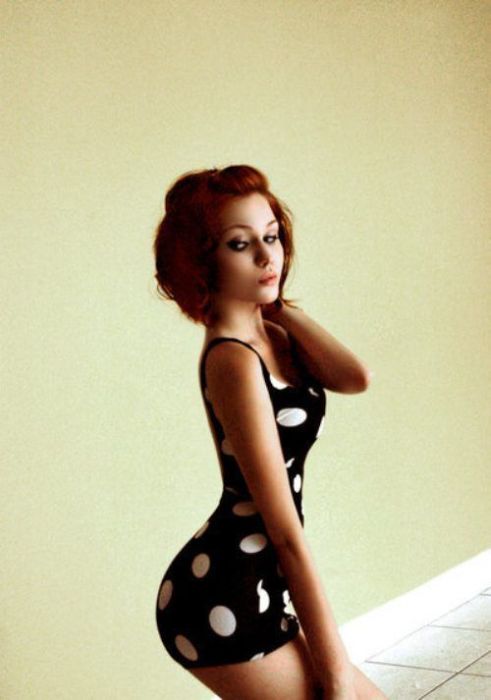 Pretty Girls in Tight Dresses (50 pics)