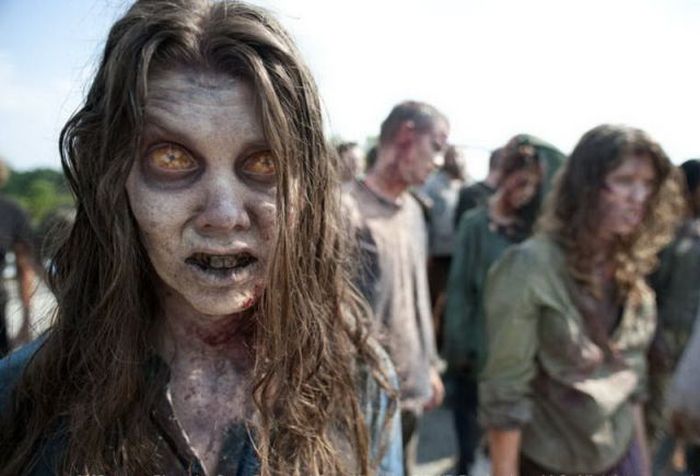 Behind the Scenes of  “The Walking Dead” (50 pics)