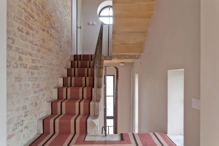 House Inside a Water Tower (20 pics)