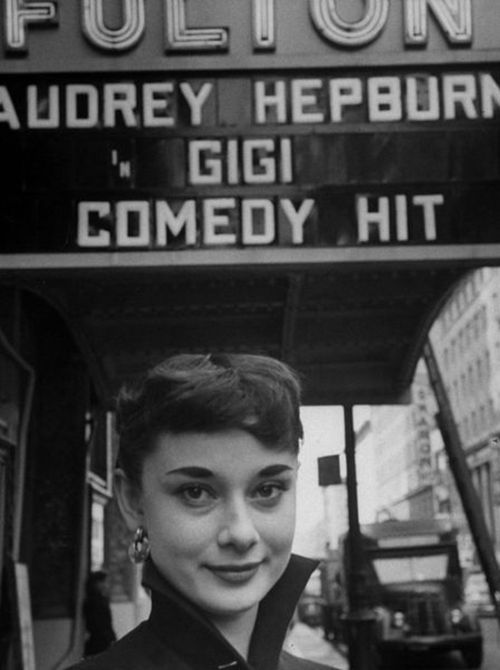 Gorgeous Audrey Hepburn (31 pics)