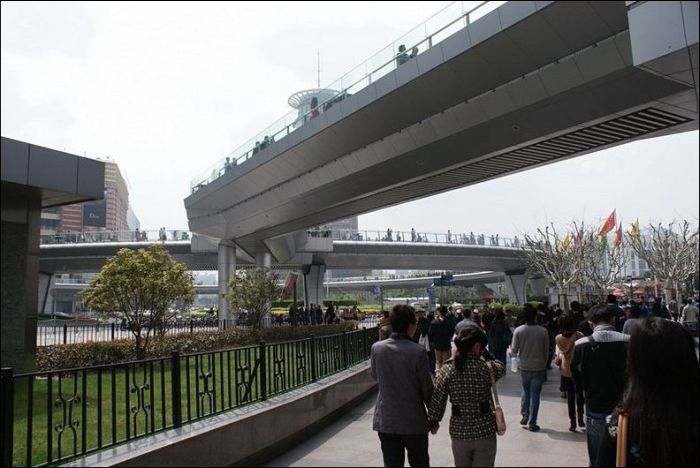 Pedestrian Circle Bridge in China (6 pics)