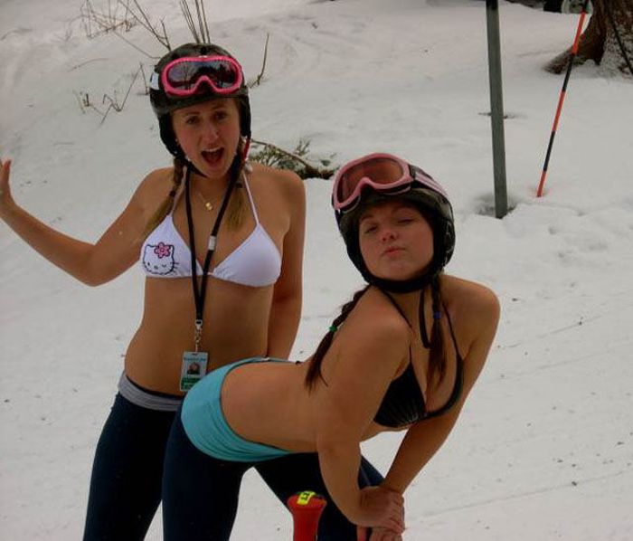 Sexy Ski Girls (75 pics)