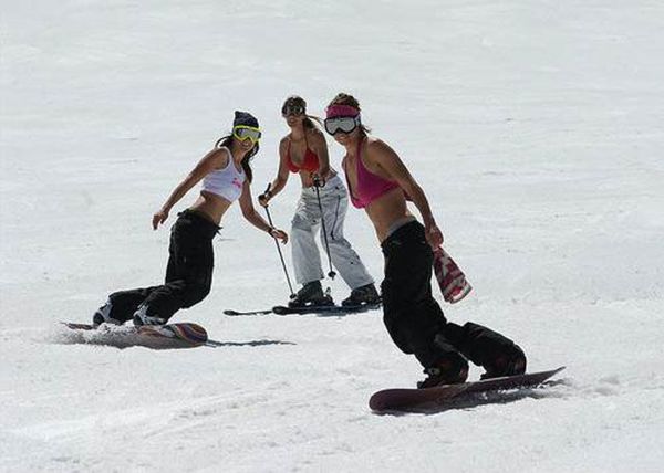 Sexy Ski Girls (75 pics)