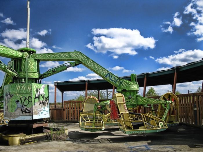 Abandoned Six Flags in New Orleans. Part 2 (73 pics)