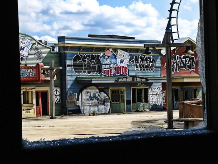 Abandoned Six Flags in New Orleans. Part 2 (73 pics)