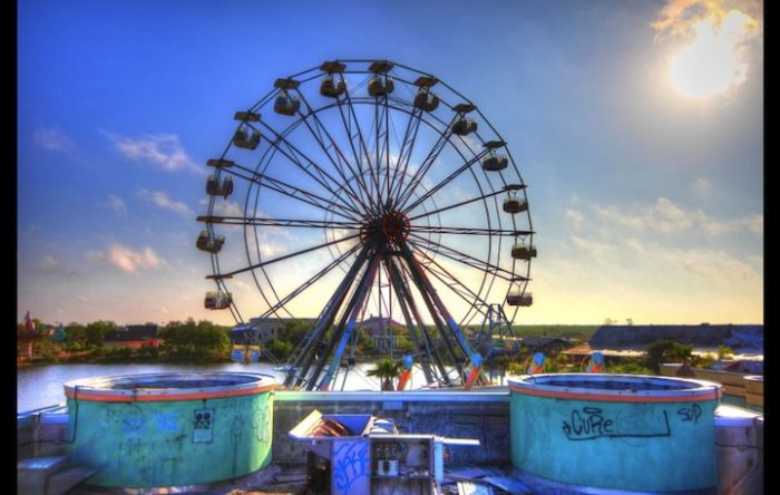 Abandoned Six Flags in New Orleans. Part 2 (73 pics)