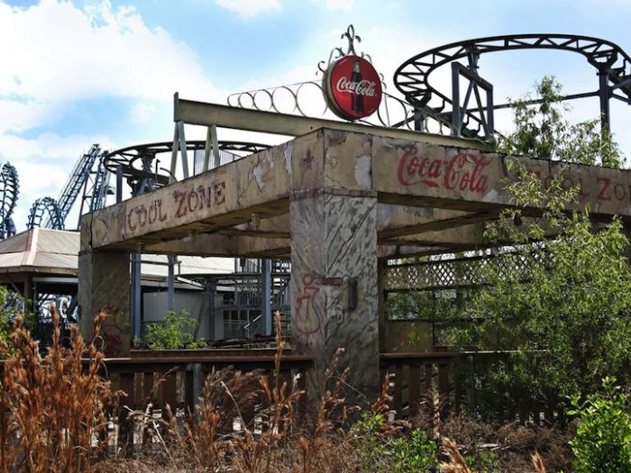 Abandoned Six Flags in New Orleans. Part 2 (73 pics)