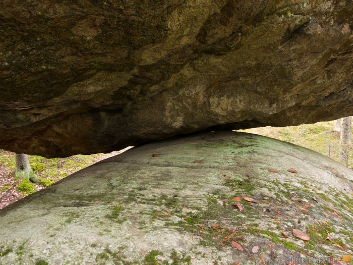 Kummakivi Stone (6 pics)