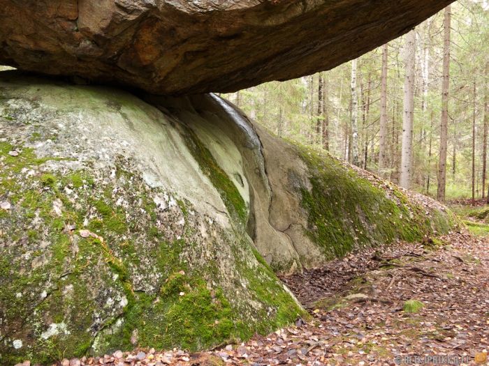 Kummakivi Stone (6 pics)