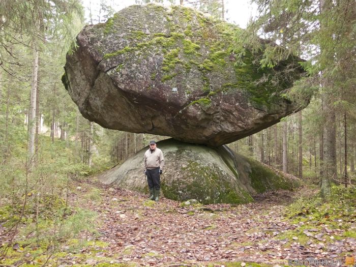 Kummakivi Stone (6 pics)