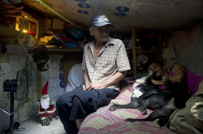 Home in a Sewer (12 pics)