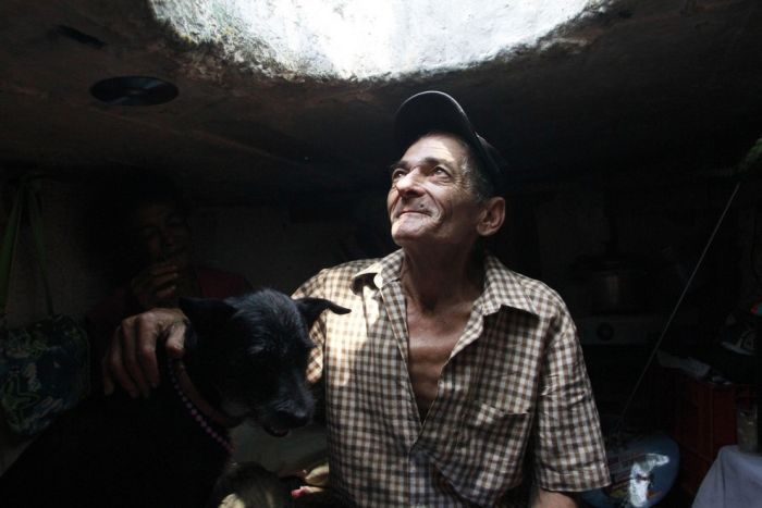 Home in a Sewer (12 pics)