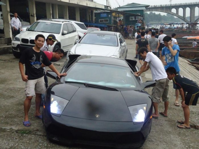 Supercars in Vietnam (28 pics)