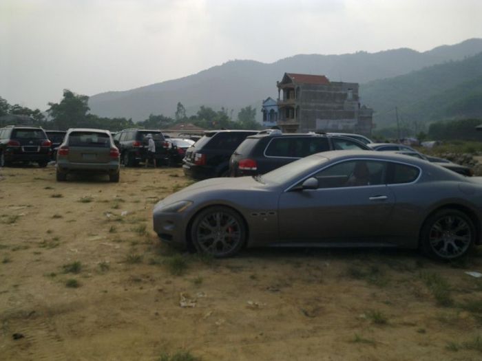 Supercars in Vietnam (28 pics)