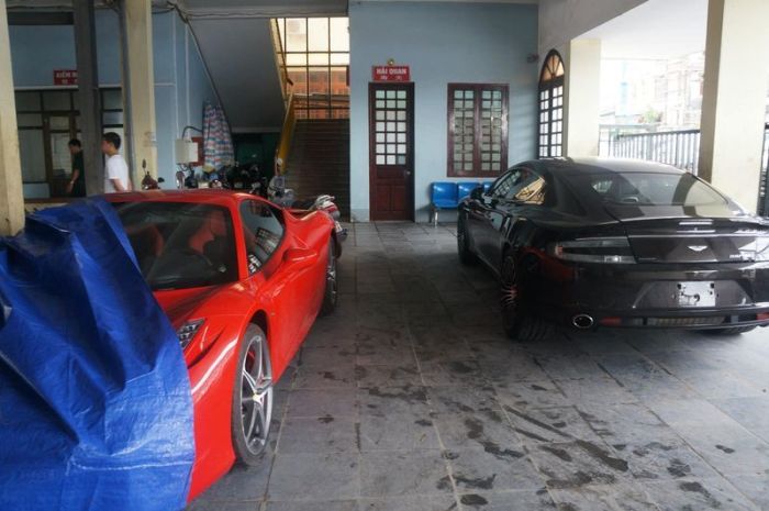 Supercars in Vietnam (28 pics)