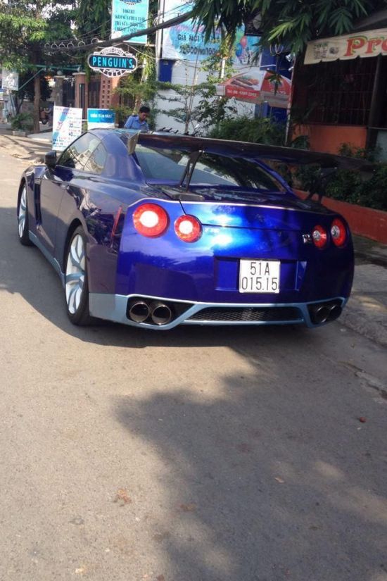 Supercars in Vietnam (28 pics)