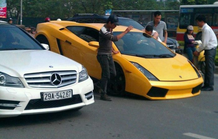 Supercars in Vietnam (28 pics)