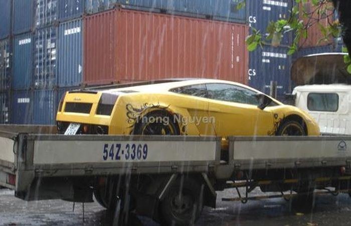 Supercars in Vietnam (28 pics)