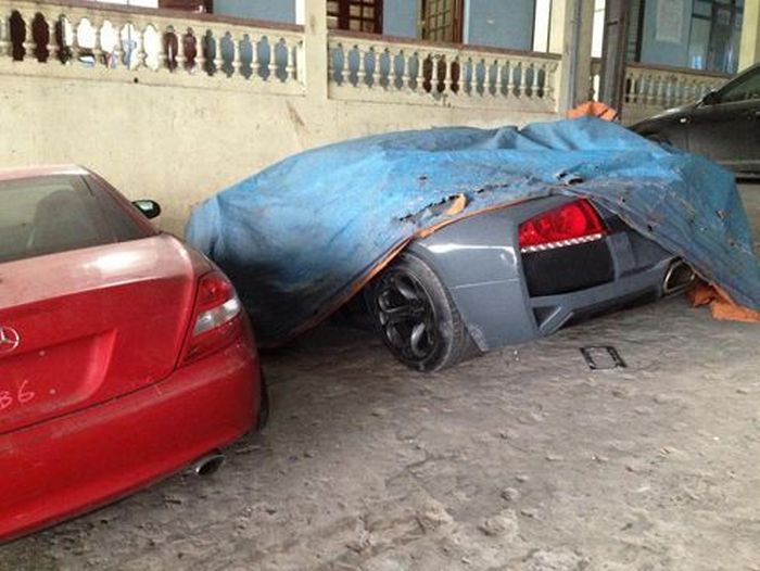 Supercars in Vietnam (28 pics)