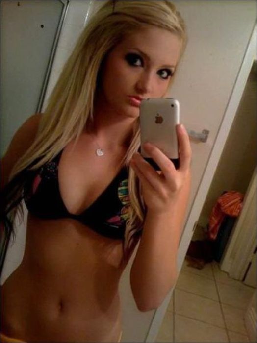 Hot Girls Taking Self Shots 46 Pics