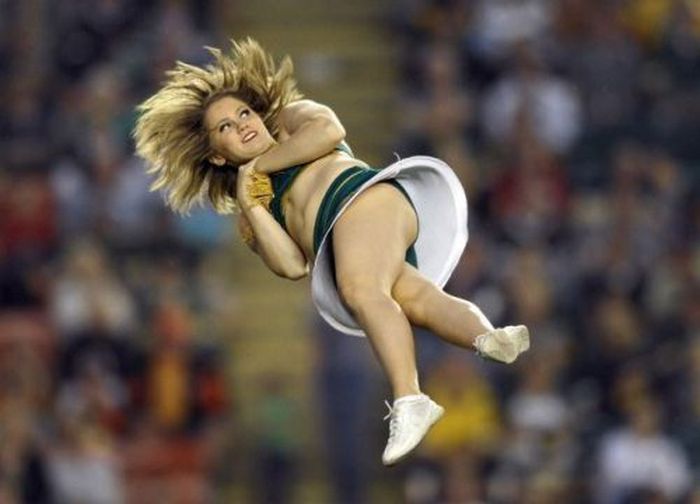 Perfectly Timed Sports Photos (40 pics)