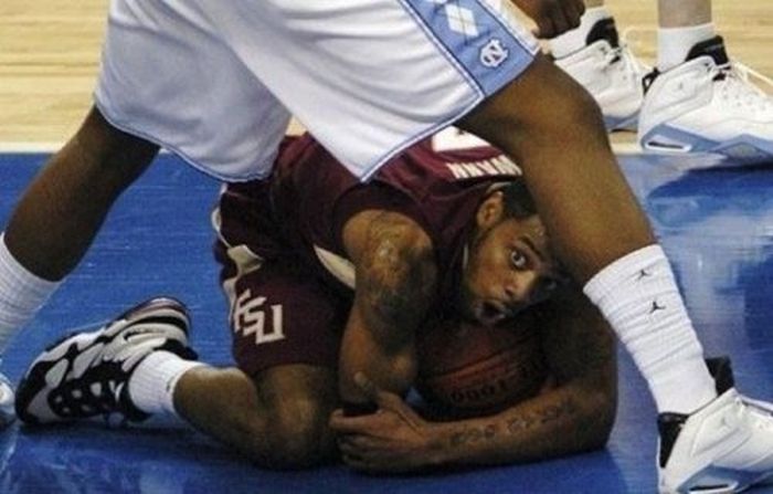 Perfectly Timed Sports Photos (40 pics)