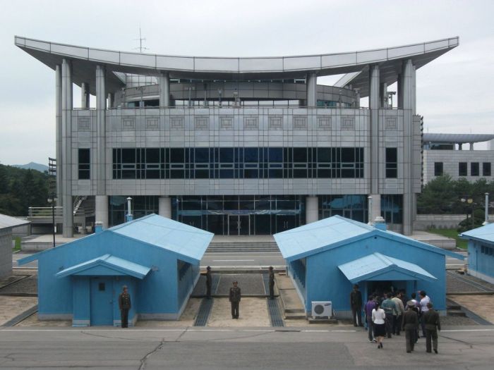 Visiting North Korea (44 pics)