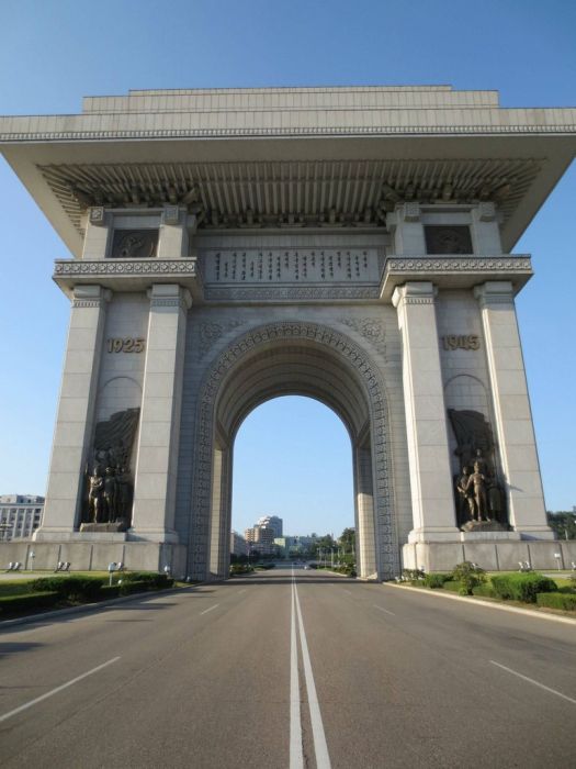 Visiting North Korea (44 pics)