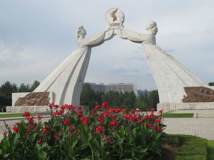 Visiting North Korea (44 pics)
