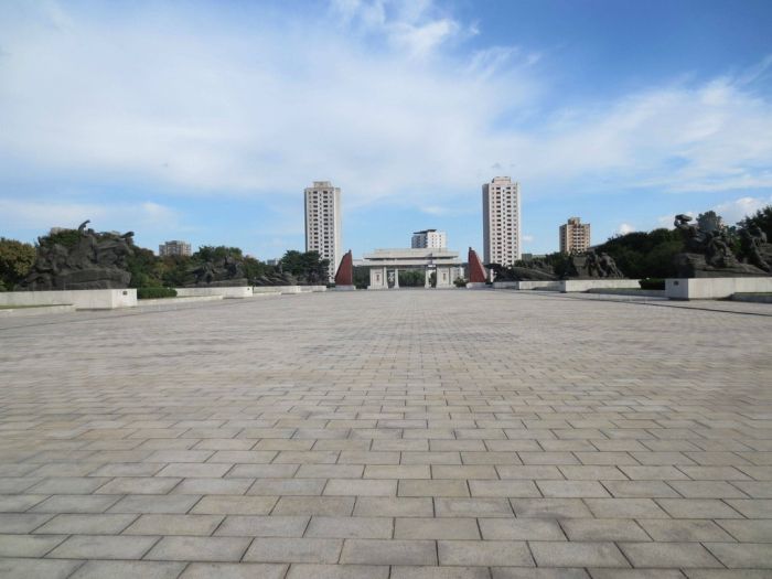 Visiting North Korea (44 pics)