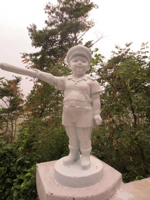 Visiting North Korea (44 pics)