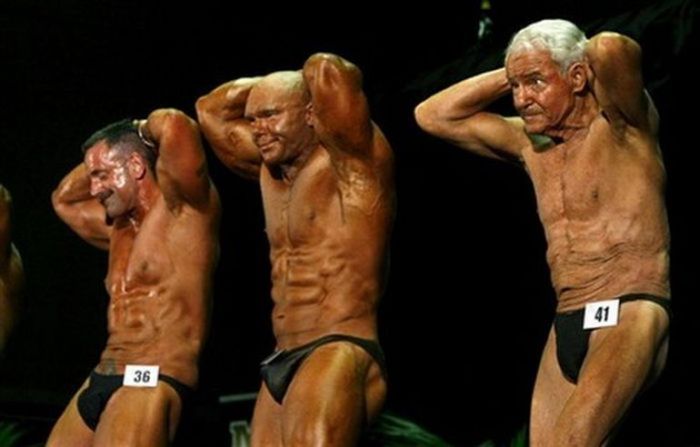 84-Year-Old Weightlifter Ray Moon (9 pics)