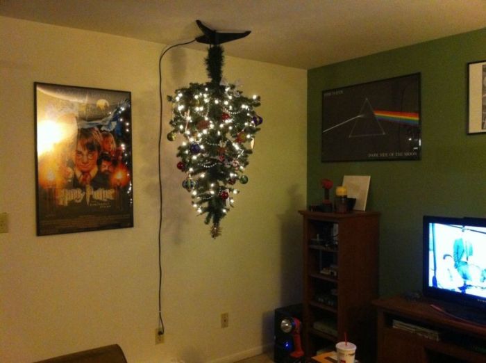 Anti-Cat Christmas Tree (9 pics)