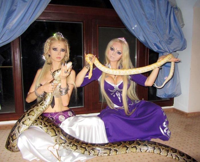 Real-Life Dolls (13 pics)