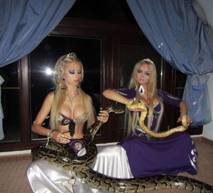 Real-Life Dolls (13 pics)
