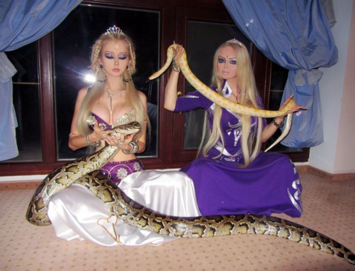 Real-Life Dolls (13 pics)