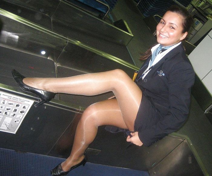 Female Flight Attendants (36 pics)