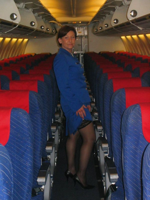 Female Flight Attendants (36 pics)