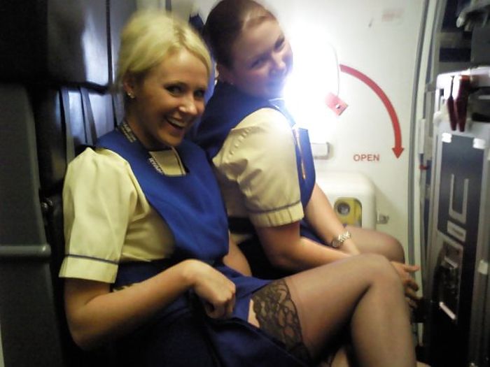 Female Flight Attendants (36 pics) .