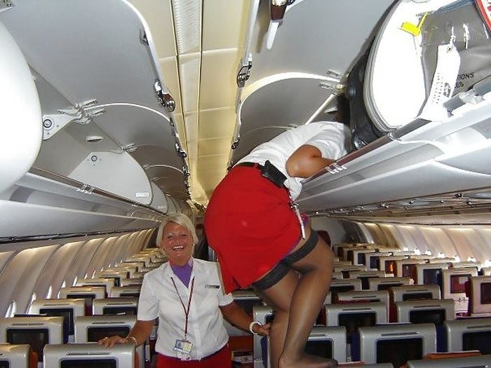 Female Flight Attendants (36 pics)