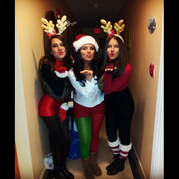 The Duck Faces Of SantaCon (24 pics)