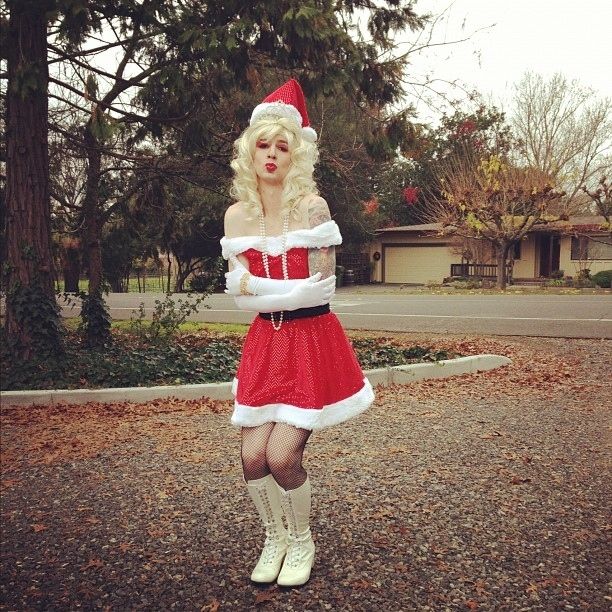 The Duck Faces Of SantaCon (24 pics)