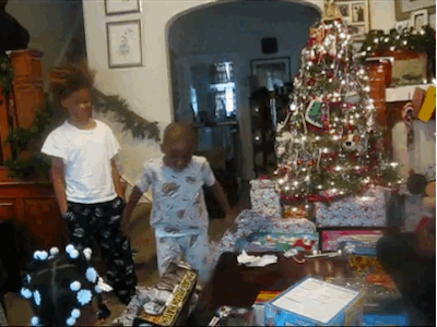 Happy Children On Christmas Morning (23 pics)