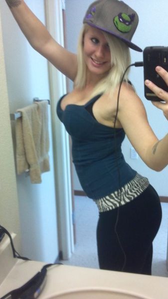 Busty Girls (60 pics)