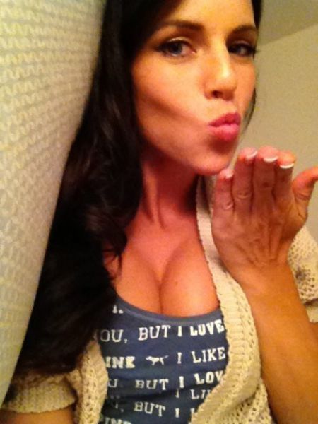Busty Girls (60 pics)