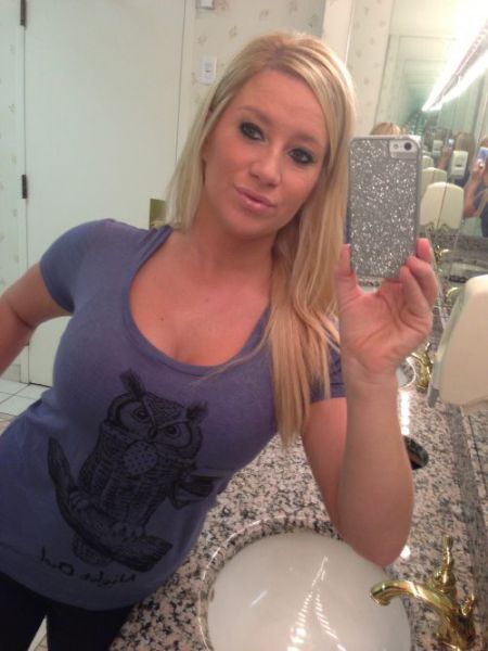 Busty Girls (60 pics)