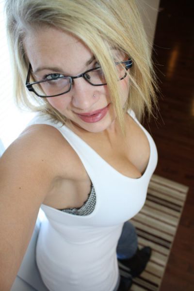 Busty Girls (60 pics)