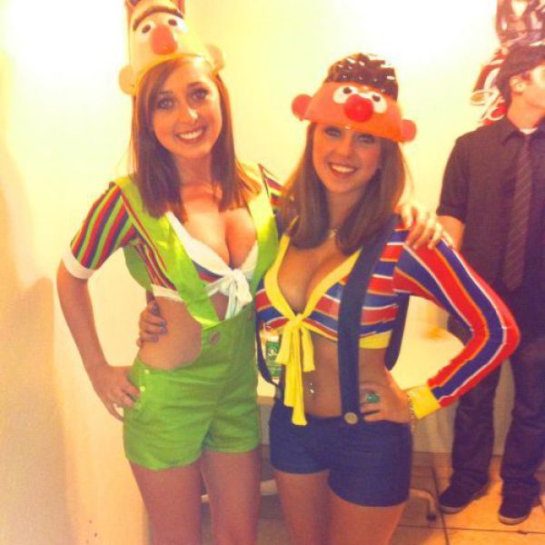 Busty Girls (60 pics)